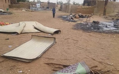 A tak wyglądały pozostałości jednej z wiosek, zaatakowanych w styczniu przez ekstremistów w regionie Tillaberi w Nigrze, na granicy z Mali.