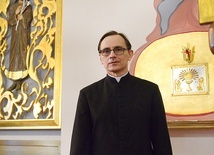 Ks. Paweł Gogacz w kapicy seminaryjnej, gdzie rozpoczęła się modlitwa.
