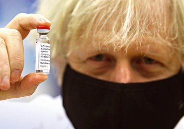 Epidemia to wyzwanie nie tylko naukowe, ale także gospodarcze i polityczne. Brytyjski premier Boris Johnson (na zdjęciu), jest jednym z największych wygranych obecnego sporu szczepionkowego.