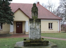 Muzeum Jezusa Frasobliwego w Jeżowem.