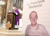 Portret ze zdjęć na 100. urodziny ks. Blachnickiego 