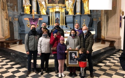 W Rawie Mazowieckiej rodziny Domowego Kościoła dziękowały za ks. Blachnickiego i prosiły o jego beatyfikację.