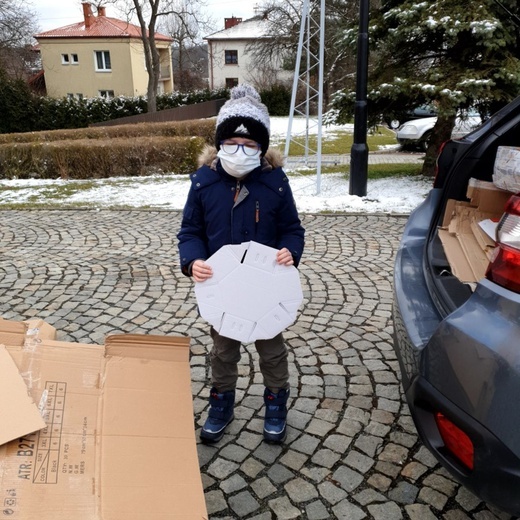 Makulatura na misje 2021