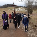 Z krzyżem na Chełmiec