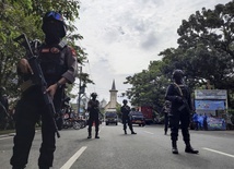 Indonezja: Co najmniej 14 rannych w wyniku zamachu przed katedrą