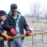 Rodzina Leszczyńskich z Lipnicy Dolnej szykuje palmę