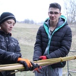 Rodzina Leszczyńskich z Lipnicy Dolnej szykuje palmę