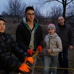 Rodzina Leszczyńskich z Lipnicy Dolnej szykuje palmę