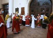 Abp Skworc w Niedzielę Palmową: Bóg ze śmierci czyni nowe życie