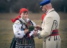 Po powrocie z kościoła gospodarze gałązki poświęconej palmy umieszczali na swoich polach. Miało to ochornić plony przed niepogodą.