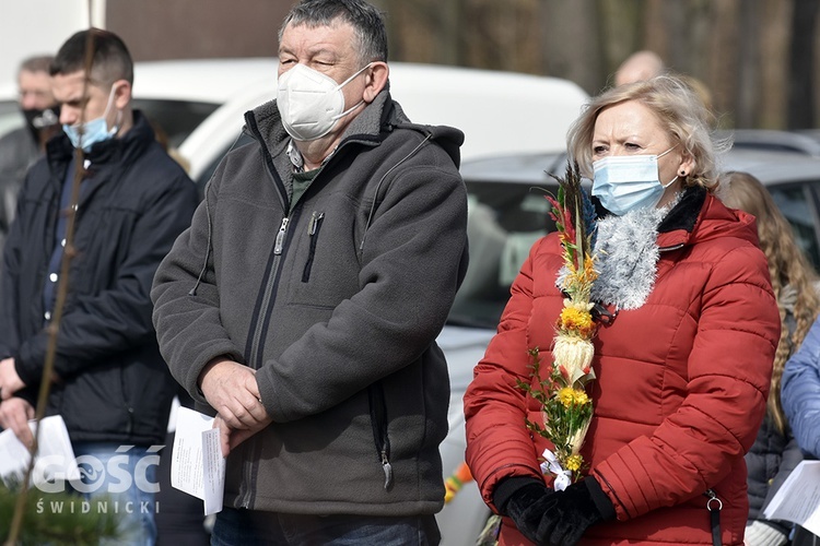 Niedziela Palmowa w ogrodzie parafii Najświętszego Serca Pana Jezusa