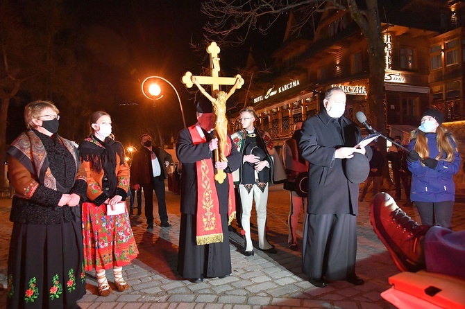 Droga Krzyżowa na Krupówkach w Zakopanem