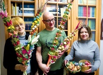 ▲	Tradycyjne palmy wykonane w regionie janowskim.