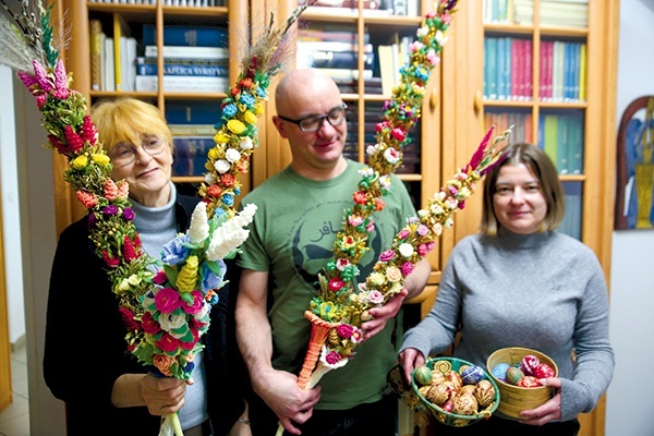 ▲	Tradycyjne palmy wykonane w regionie janowskim.