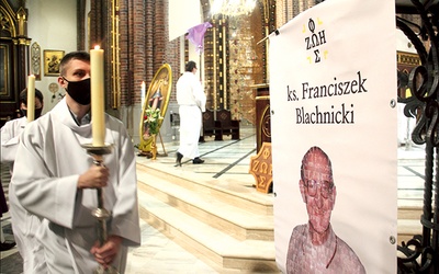– Dziękujmy Bogu za ks. Blachnickiego i prośmy, by owoce jego dzieła trwały jak najdłużej – modlił się  bp Romuald Kamiński.