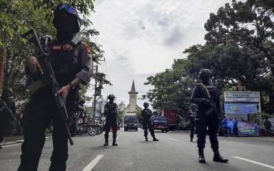 Indonezja: Policja znalazła materiały wybuchowe związane z atakiem na katolicką katedrę