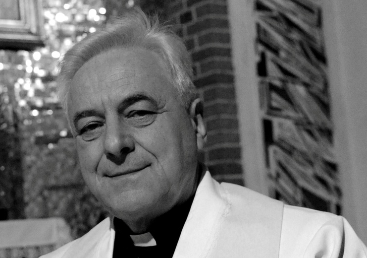 Śp. ks. prał Grzegorz Senderski zmarł 27 marca br. Był proboszczem parafii pw. św. Kazimierza w Radomiu.