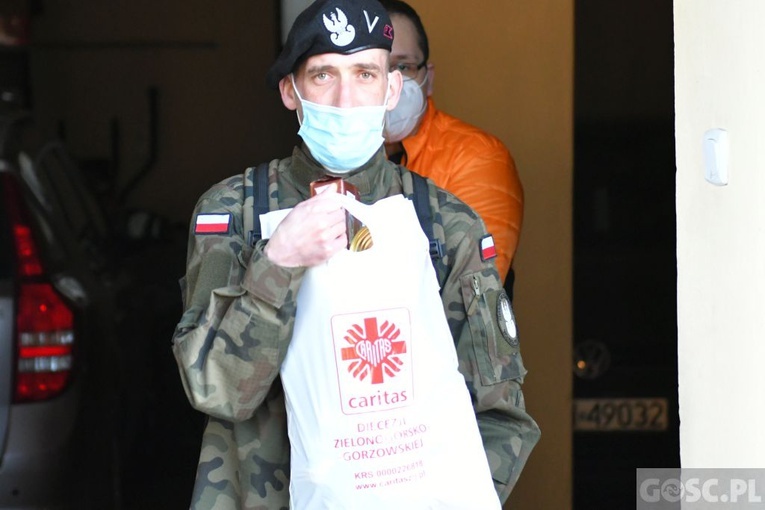 Głogów. Paczka dla samotnego seniora