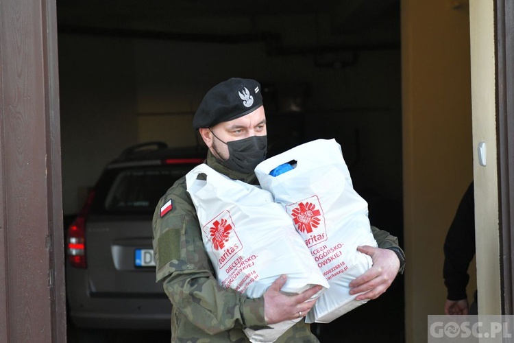 Głogów. Paczka dla samotnego seniora