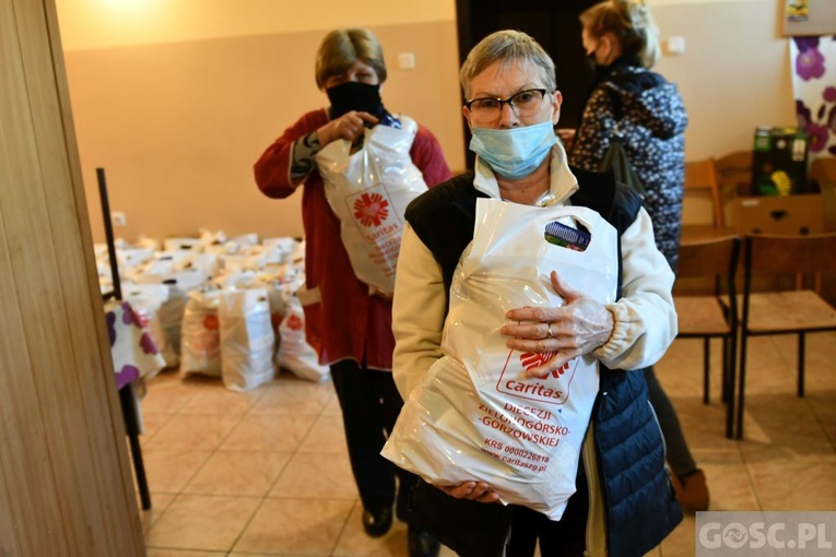 Głogów. Paczka dla samotnego seniora