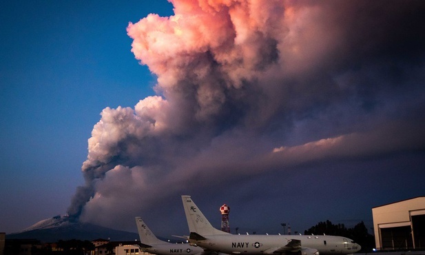 Etna podczas erupcji w 2021 roku