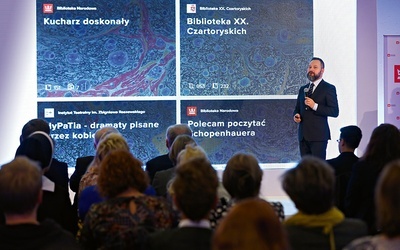 Dyrektor Biblioteki Narodowej Tomasz Makowski prezentuje portal POLONA.