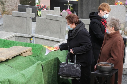 Ostatnie pożegnanie ks. kan. Władysława Droździka w bielskiej Kamienicy