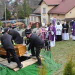 Ostatnie pożegnanie ks. kan. Władysława Droździka w bielskiej Kamienicy