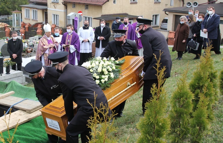 Ostatnie pożegnanie ks. kan. Władysława Droździka w bielskiej Kamienicy