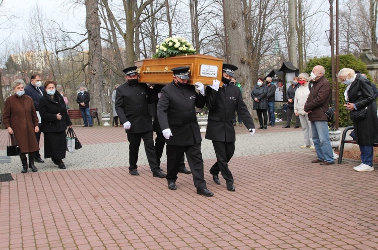 Ostatnie pożegnanie ks. kan. Władysława Droździka w bielskiej Kamienicy