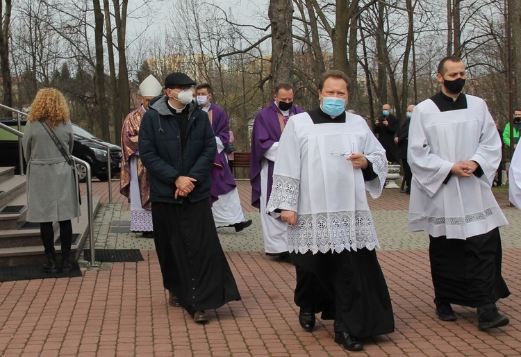 Ostatnie pożegnanie ks. kan. Władysława Droździka w bielskiej Kamienicy