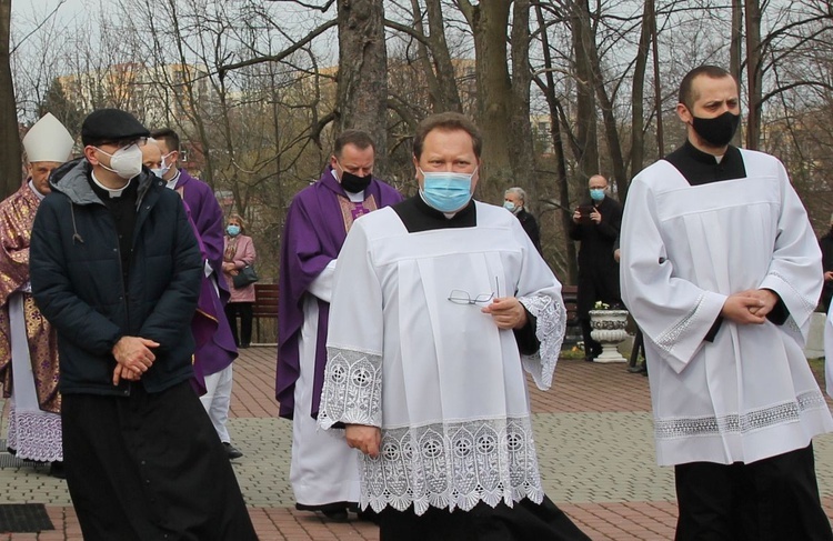 Ostatnie pożegnanie ks. kan. Władysława Droździka w bielskiej Kamienicy