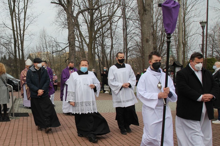 Ostatnie pożegnanie ks. kan. Władysława Droździka w bielskiej Kamienicy