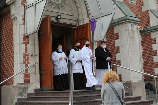 Ostatnie pożegnanie ks. kan. Władysława Droździka w bielskiej Kamienicy