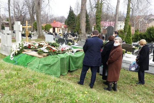 Ostatnie pożegnanie ks. kan. Władysława Droździka w bielskiej Kamienicy