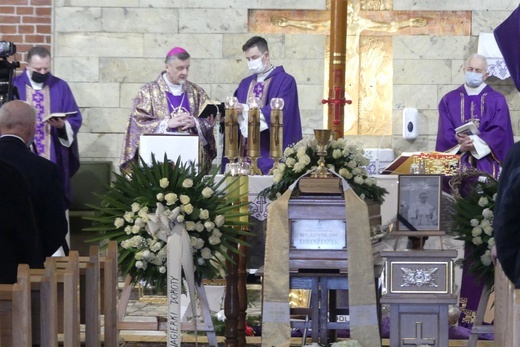 Ostatnie pożegnanie ks. kan. Władysława Droździka w bielskiej Kamienicy