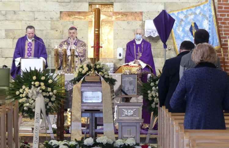 Ostatnie pożegnanie ks. kan. Władysława Droździka w bielskiej Kamienicy