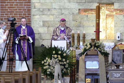 Ostatnie pożegnanie ks. kan. Władysława Droździka w bielskiej Kamienicy