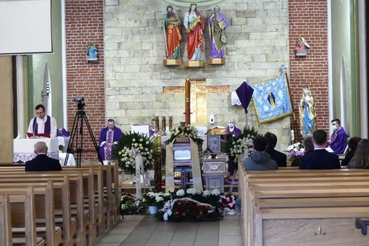 Ostatnie pożegnanie ks. kan. Władysława Droździka w bielskiej Kamienicy