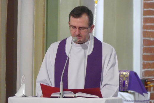 Ostatnie pożegnanie ks. kan. Władysława Droździka w bielskiej Kamienicy
