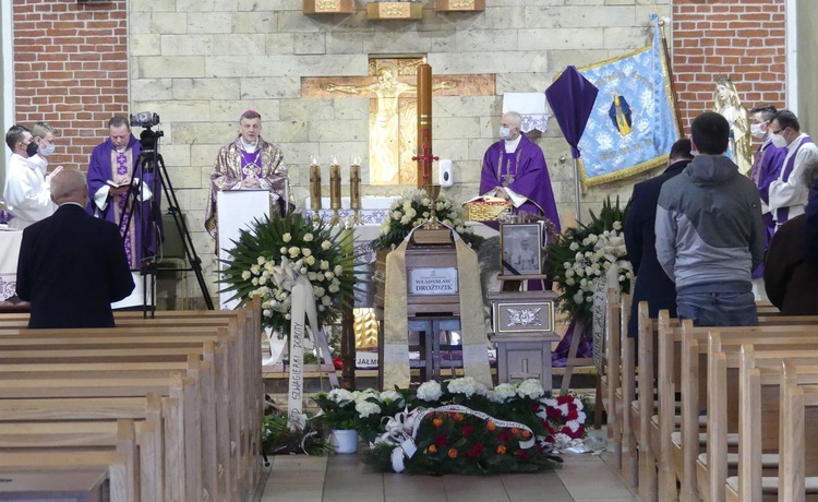 Ostatnie pożegnanie ks. kan. Władysława Droździka w bielskiej Kamienicy