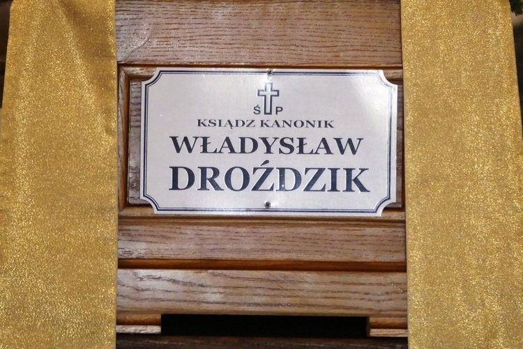 Ostatnie pożegnanie ks. kan. Władysława Droździka w bielskiej Kamienicy