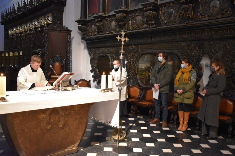 Złożenie aktu konwersji w archikatedrze oliwskiej
