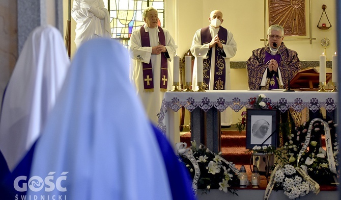 Mszy św. w kaplicy Sióstr Niepokalanek przewodniczył ks. Sławomir Augustynowicz.