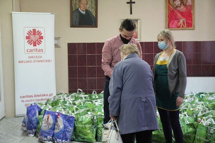 500 świątecznych paczek Caritas i "Brata Alberta" dla potrzebujących