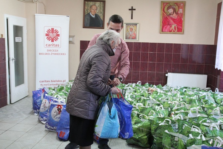 500 świątecznych paczek Caritas i "Brata Alberta" dla potrzebujących