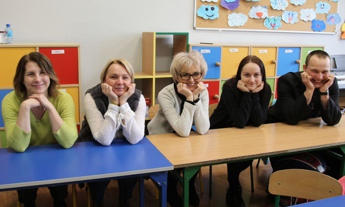 Nauczyciele KSP - od lewej: Katarzyna Możdżeń, Dominika Duraj, Alina Prajzler, Magdalena Firla i dk. Wojciech Kamiński.