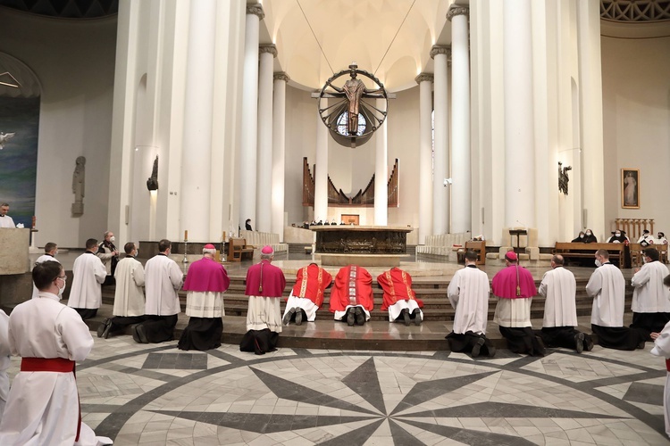 Liturgia Męki Pańskiej w katowickiej katedrze.