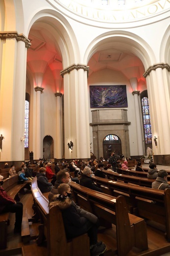 Liturgia Męki Pańskiej w katowickiej katedrze.