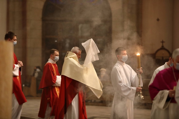 Liturgia Męki Pańskiej w katowickiej katedrze.